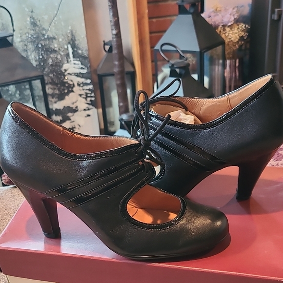 Sofft Elegant Black Leather Women's Heels - Picture 4 of 8